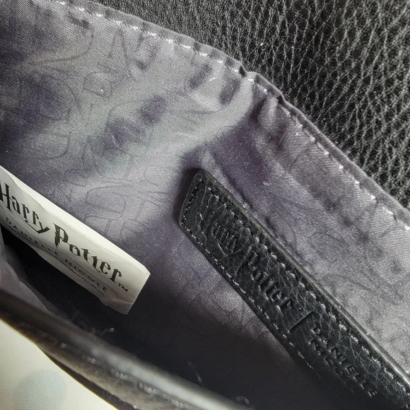 Danielle Nicole Harry Potter Gryffindor Uniform Clutch Purse - Picture 11 of 13